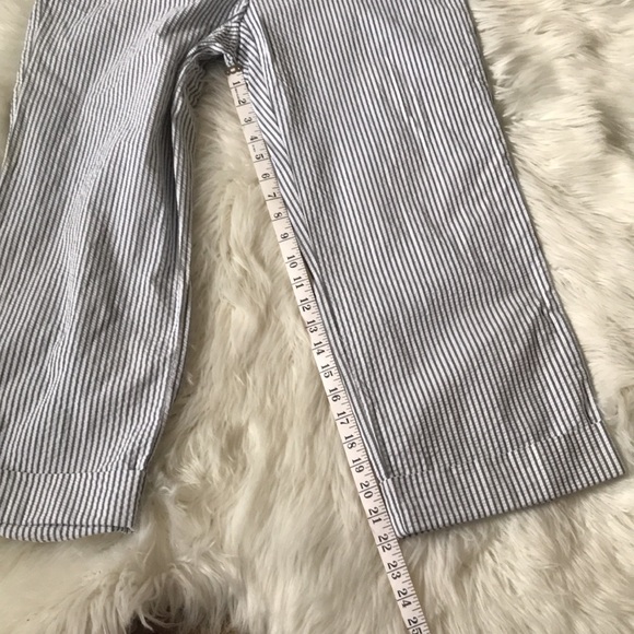 π 10/$10 π LIZ CLAIBORNE Capri Seersucker Pant, Gray & White Size 8 - Picture 7 of 16